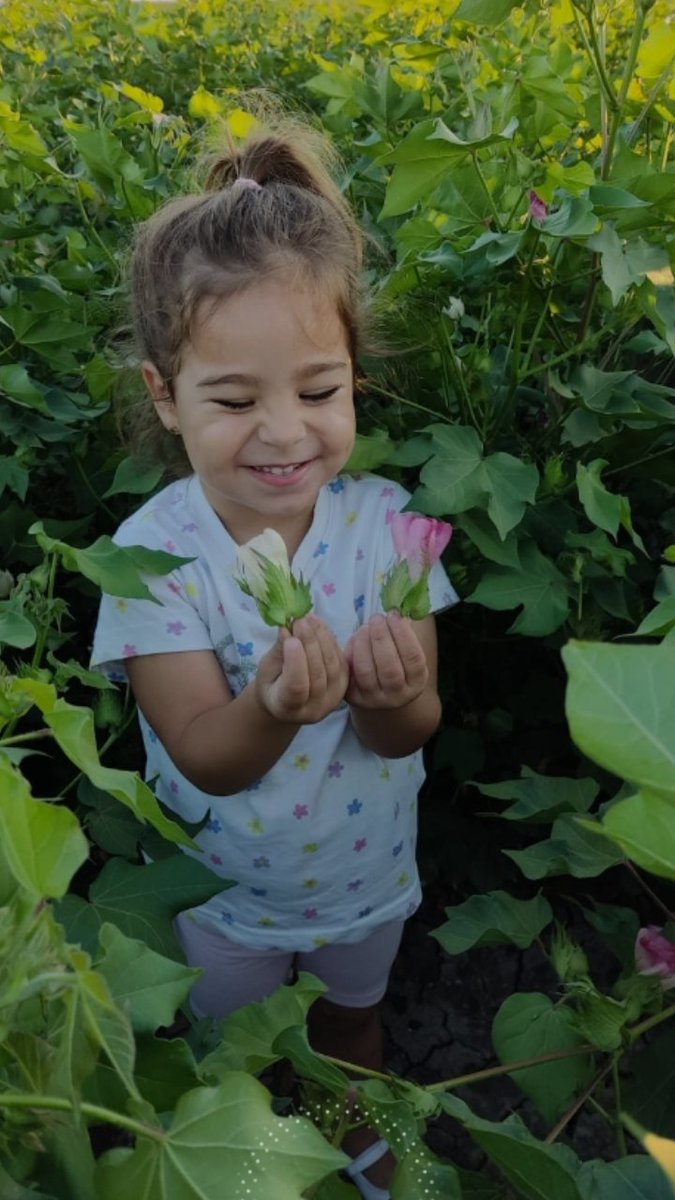 angelherrerasa3's tweet photo. #Dejad q los niños se acerquen a la naturaleza,al M.Rural,q aprendan,q se manchen las manos,q degusten el alimento en su entorno.#El juego es el principio del conocimiento,de la experiencia. https://t.co/K76ZG8nmkW
