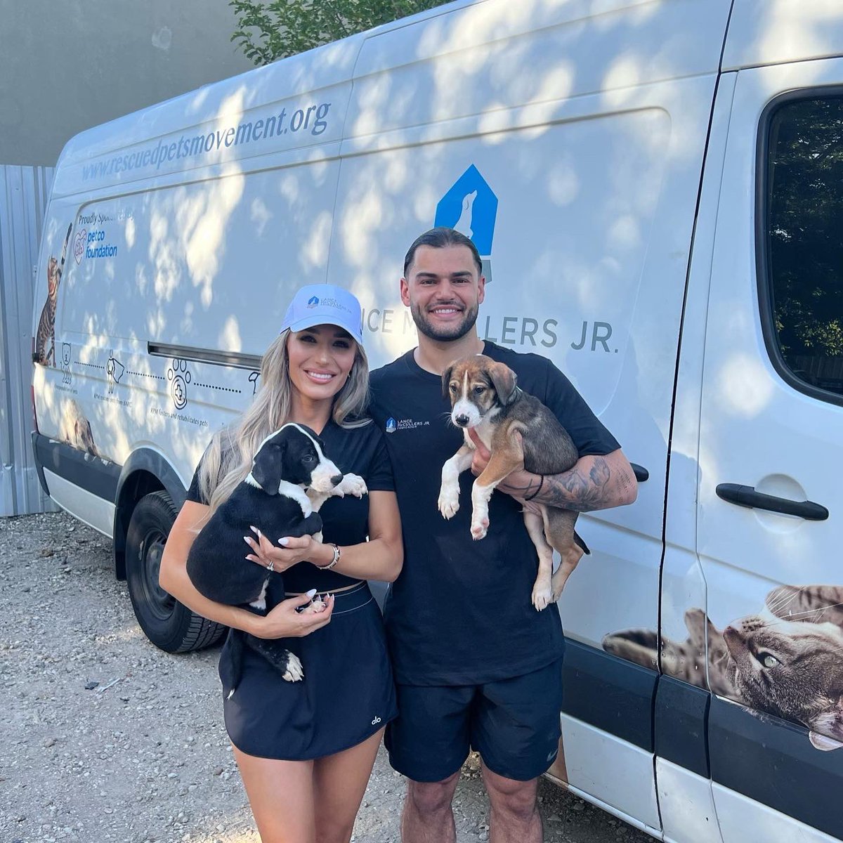 Happy #transporttuesday! 84 pups will make the journey out of Houston to loving homes today and we couldn’t be happier!🥰 

#houston #lancemccullersjrfoundation #athletesandcauses #givingthedream #rescuepups