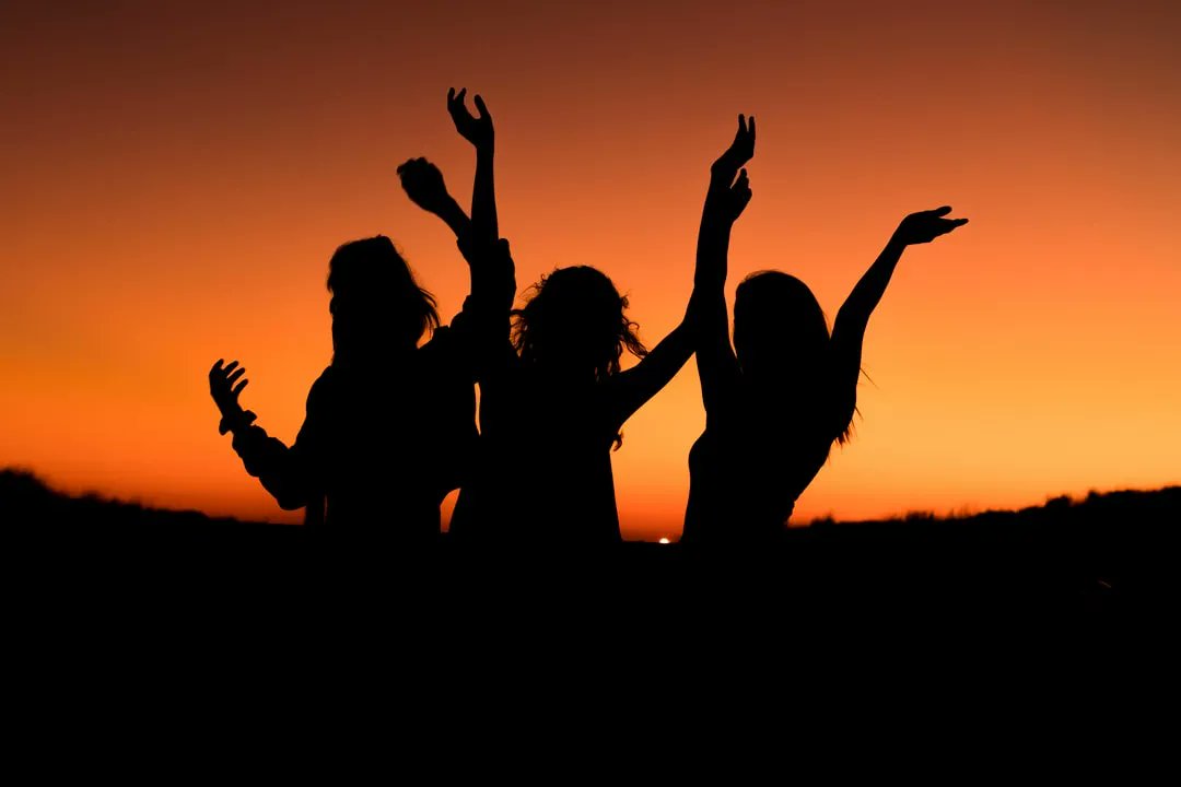 PauseNewsletter's tweet photo. Losing friends in midllife often stings more sharply than when we were younger. We may not be able to replace the friend we loved, but it is possible to forge new close and meaningful friendships. https://t.co/UxEG41ktry
#womenshealth #midlifehealth #friendship #FriendshipDay2022 https://t.co/pnxChsEhlC