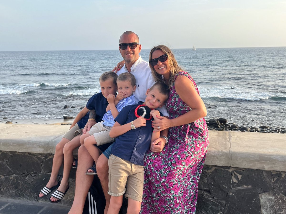 SarahJonesUK's tweet photo. Memories made! 💕☀️🥂 @RJHeating_ https://t.co/bycY13WdjG