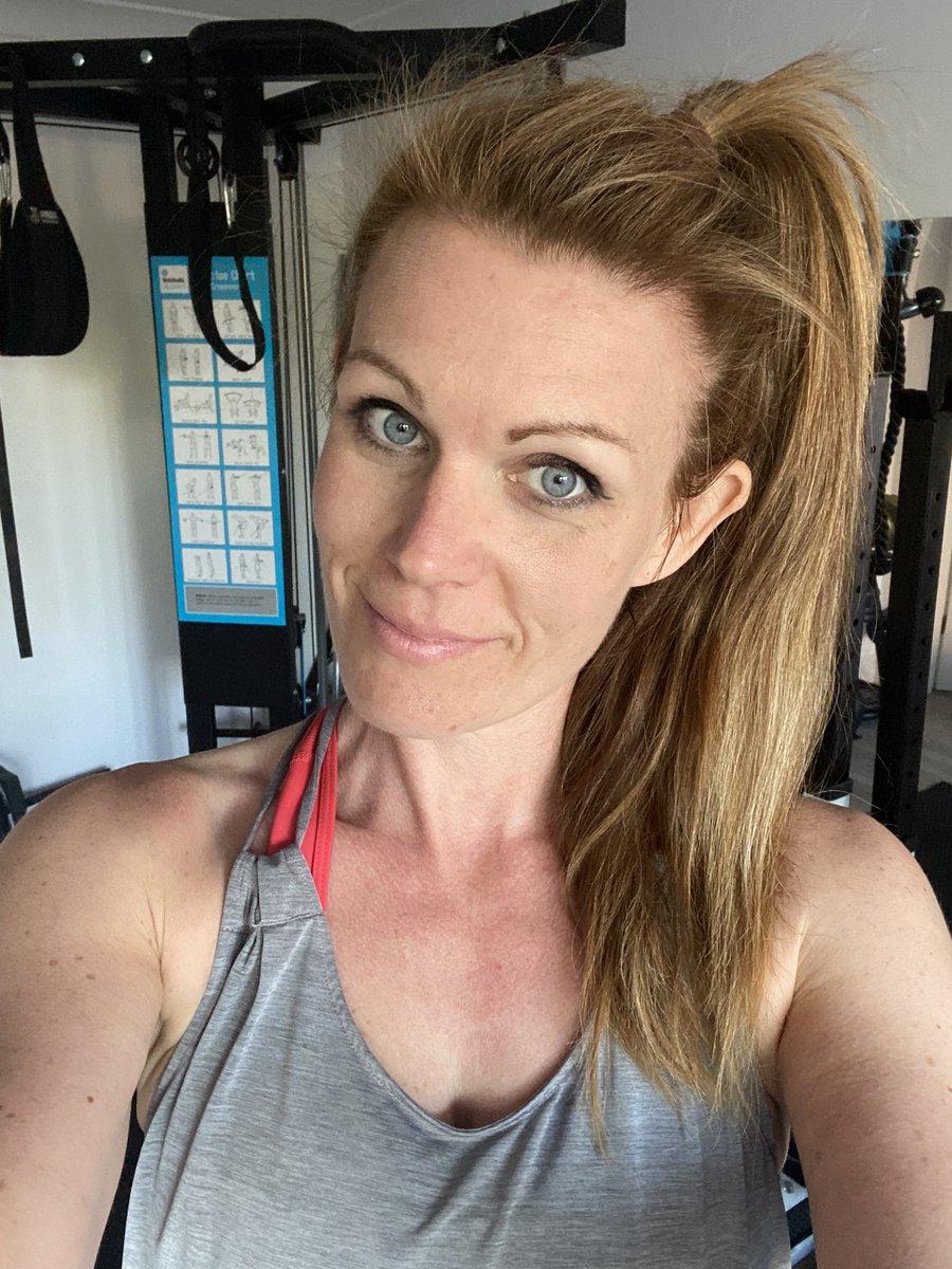 katiecakey123's tweet photo. Tuesday was a double session day. 5k with the husband this morning and strength this afternoon, with a pre-birthday meal and cake with my parents in the middle. Is that called a cake sandwich 🤔 #runninggirl #justkeeprunning #strengthwork #summerholidays https://t.co/m0LwH7ZCNX