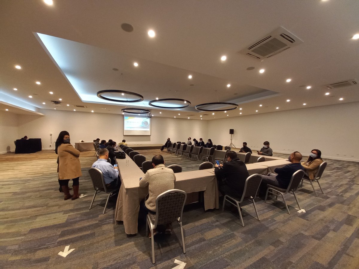 javierz73's tweet photo. Buenas tardes 🇨🇱⚡️♻️🌎 Desde #HotelAntofagasta Salon Cobre, 1er Nerworking de Proveedores para la Industria Energética de #Chile #RedMasEnergia 💪💚 #EnergiaRenovable @EnergiaAntof @MinEnergia @CorfoAntofa @Corfo @CEIM_FEE @GOREAntofagasta 💪👷♀️👷♂️#CapitaHumano #Regional #Local https://t.co/8OvphcCBgO
