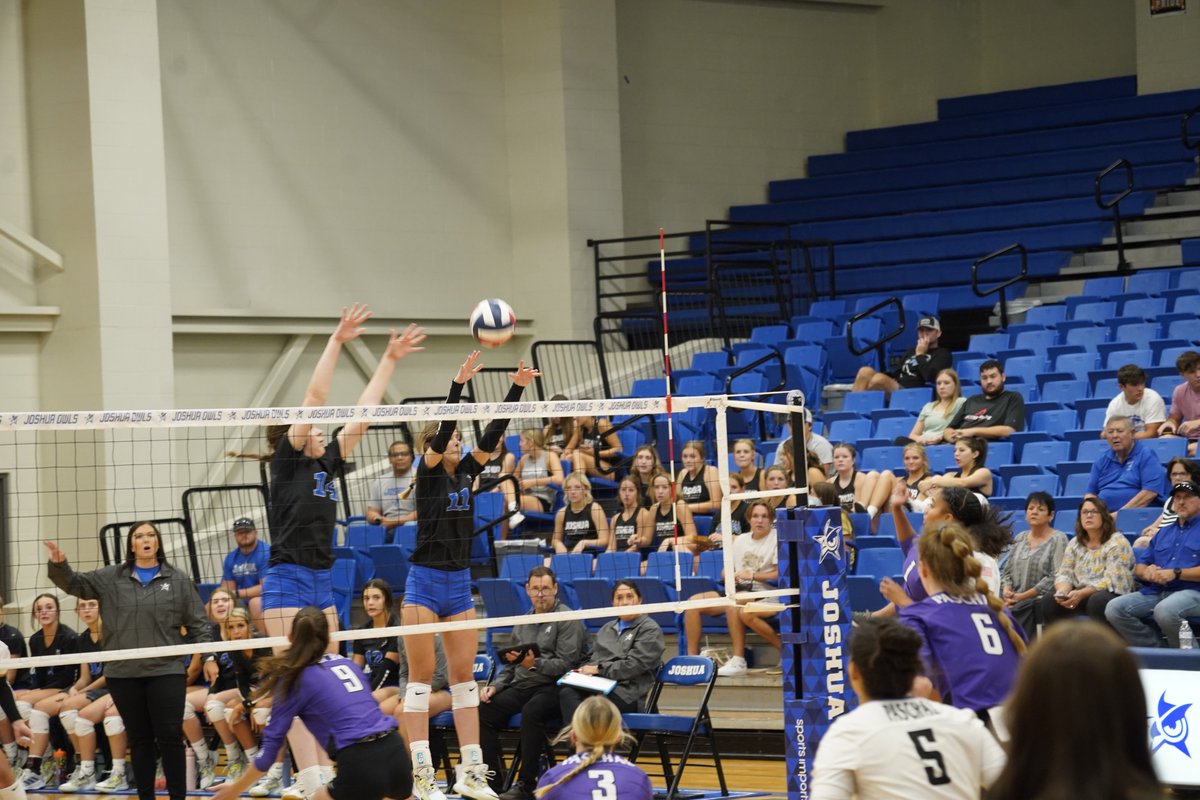 JoshuaISD's tweet photo. .@JhsOwlsvball begins the season 1-0 after an impressive sweep over Paschal at home!
#DBC #TakeFlightJISD https://t.co/jrSZWlyaz4