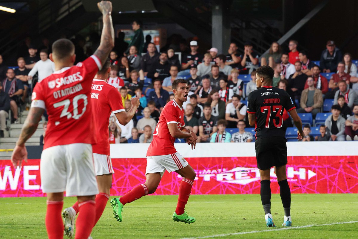 SLBenfica's tweet photo. 📸 #FCMSLB!
#UCL #EuAmoOBenfica https://t.co/SpTiv0prww