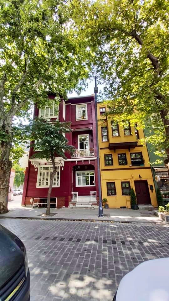polatyunusemre's tweet photo. Üsküdar-Kuzguncuk bir başka güzel. Tarih, Kuzguncuk'ta bütün canlılığıyla yaşıyor... #boğaz ın inci köyü 💕 #kuzguncuk #tarih #kültür #hoşgörü #semti 😎 📸✋ https://t.co/oS4WAmDM3i