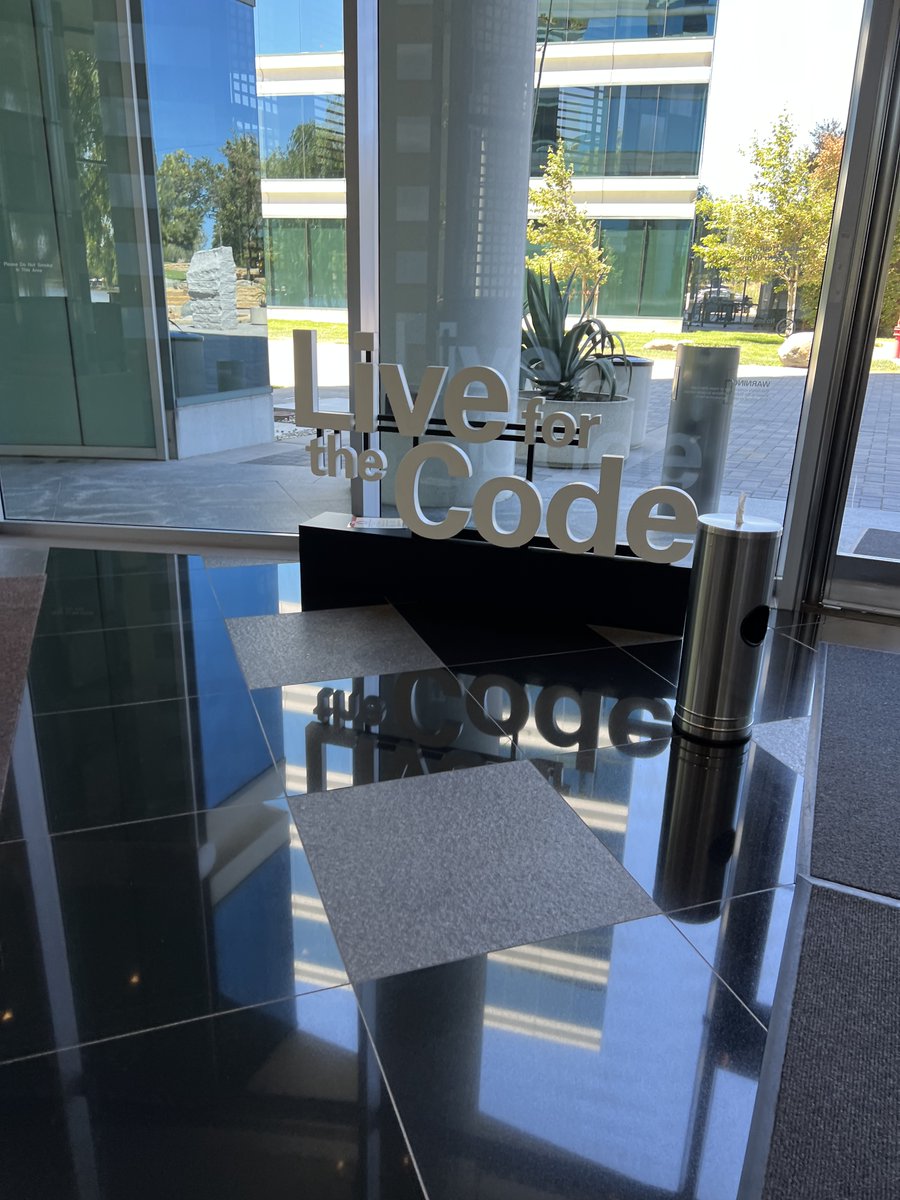 dtfeinberg's tweet photo. Excited to be on @Oracle’s campus in Redwood Shores, CA today!

Even before @Cerner joined the company, Oracle was working to connect healthcare in some really impressive ways. I’m looking forward to building on our work to empower care teams and keep people healthy. https://t.co/Gfmp08F68X