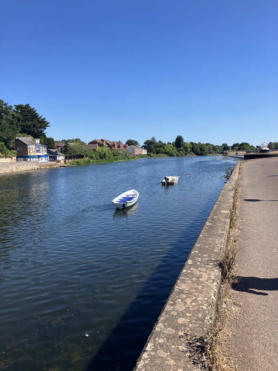 aviationswest's tweet photo. We won’t lie. Our students have to work hard, particularly when studying for professional pilot licences. That said, there are worse places to study than #Exeter , a really vibrant, cosmopolitan, university city. https://t.co/aQiSSc0yI1