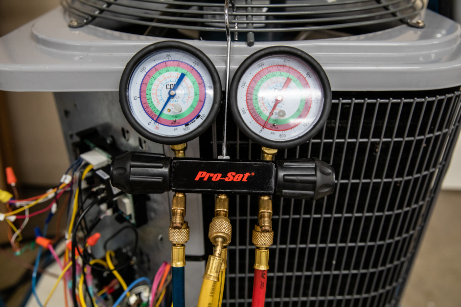 ACC District 🦇 on X: Want to keep your A/C running as we brave this  record-breaking heat? 😅 Give your unit the maintenance it needs! 🙌  Fereidoun Bakhshi, ACC HVAC Department Chair,