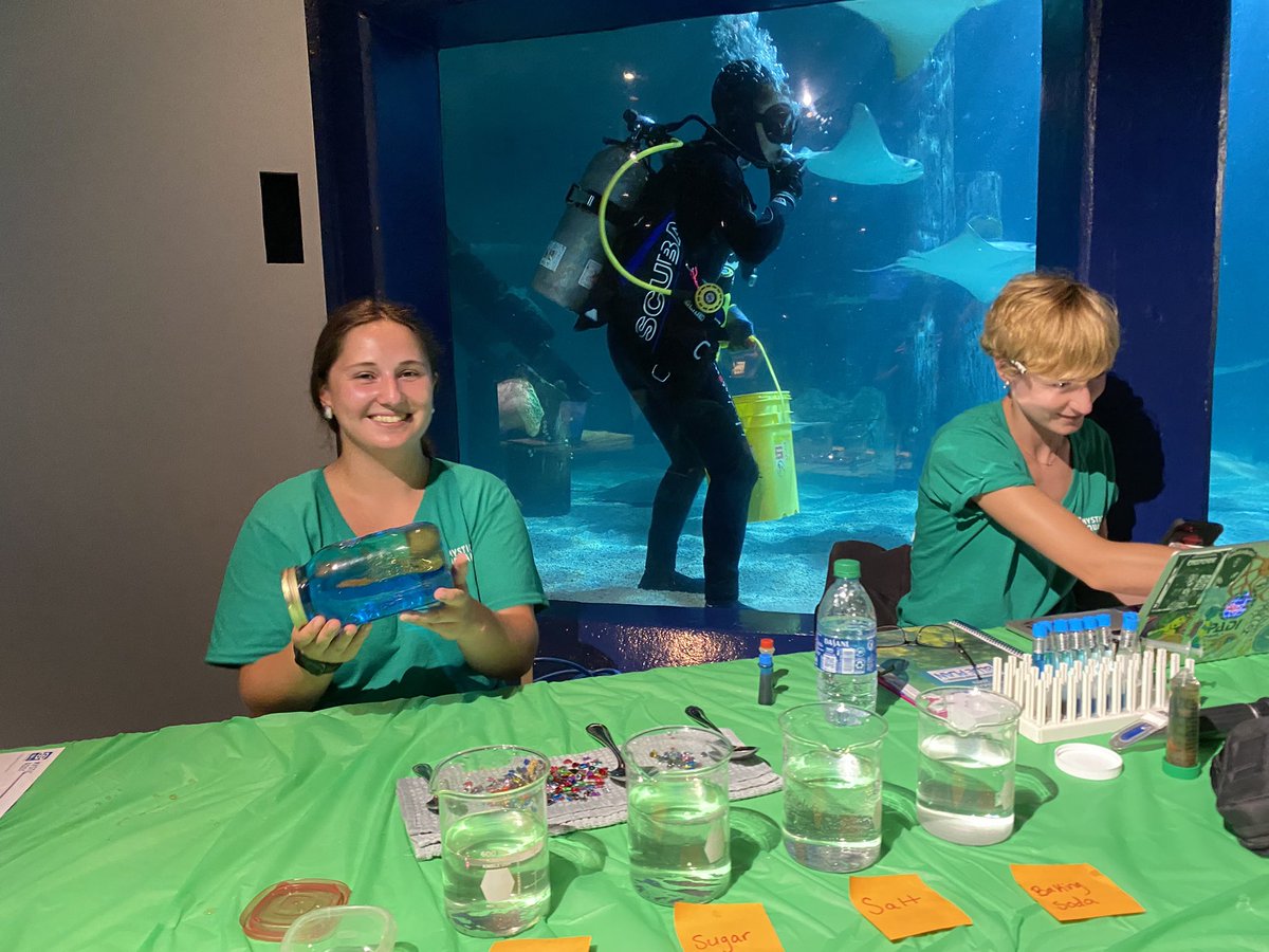 MackinMocean's tweet photo. Had a blast at @mysticaquarium Women in Science Day event! Got to teach the kiddos some core concepts of physical oceanography like density and waves through interactive activities. Start them while they’re young! Can’t wait for next year 😁🌊 https://t.co/9uZVPXCZUL