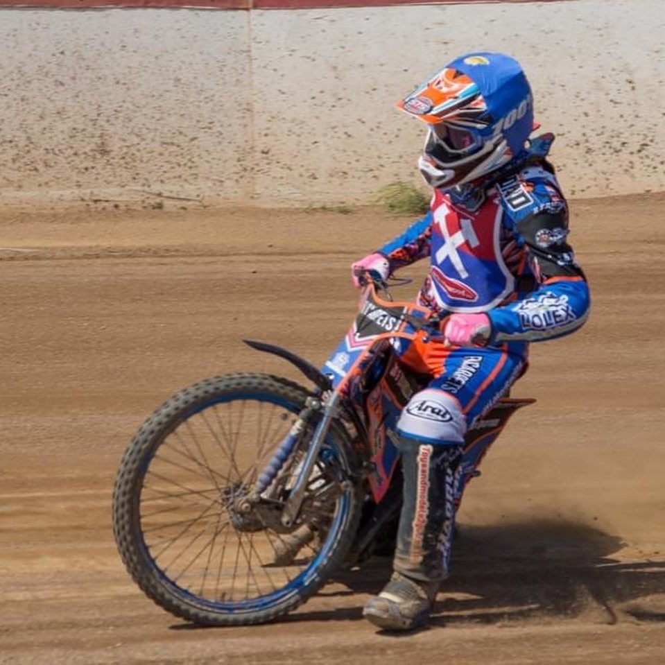 ThurrockHammers's tweet photo. Our thanks to Rhys &amp; Kev for helping us continue to spread the word that we haven’t given up &amp; are still in there fighting to return #Speedway to Thurrock.

#WeAreThurrocksHammers ⚒️⚒️ @Lakesidelive https://t.co/8veqbLSOdA
