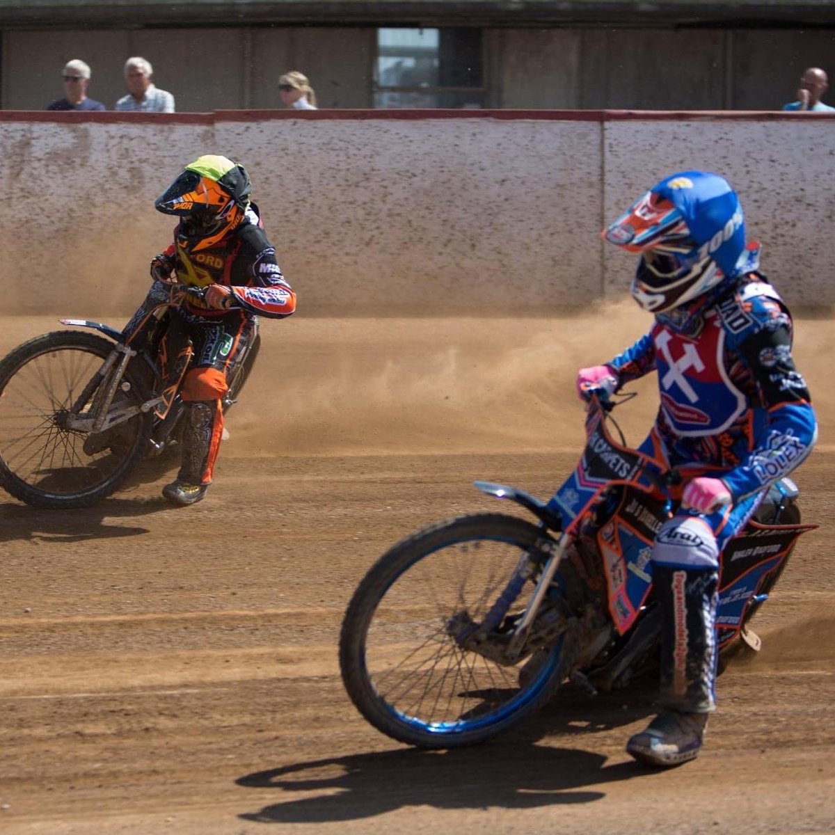 ThurrockHammers's tweet photo. Our thanks to Rhys &amp; Kev for helping us continue to spread the word that we haven’t given up &amp; are still in there fighting to return #Speedway to Thurrock.

#WeAreThurrocksHammers ⚒️⚒️ @Lakesidelive https://t.co/8veqbLSOdA