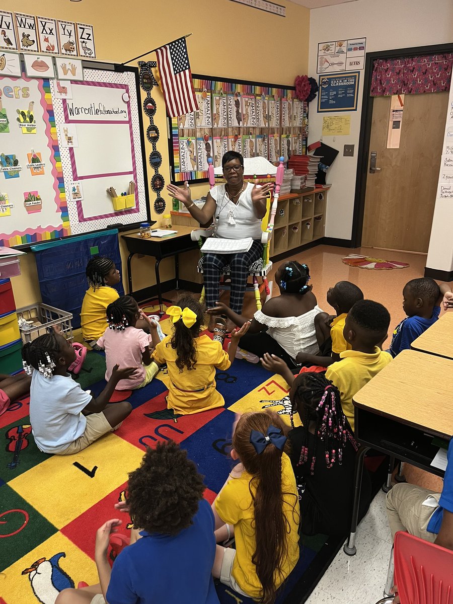 NatalieElie1's tweet photo. Caught @GullattES1 1st Grade teacher taking off with @HeggertyPA on DAY 2! Students were engaged while learning the expectations during this sacred time! Way to go! #perkypace @flattimo @3rdgradeM @TishaBentley @ShawannaBArnold https://t.co/AThBUeK6Bb