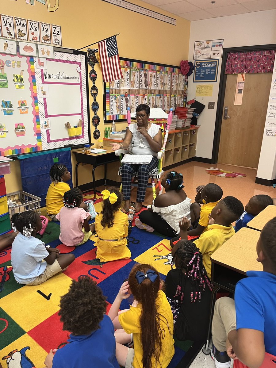 NatalieElie1's tweet photo. Caught @GullattES1 1st Grade teacher taking off with @HeggertyPA on DAY 2! Students were engaged while learning the expectations during this sacred time! Way to go! #perkypace @flattimo @3rdgradeM @TishaBentley @ShawannaBArnold https://t.co/AThBUeK6Bb