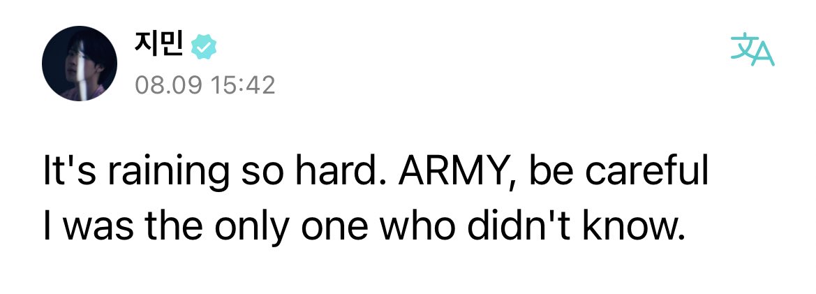 aquadiore's tweet photo. Jimin no sabía de las lluvias torrenciales en Corea y a penas se enteró salió a pedir que ARMY se cuidara, vale por mil, es una persona preciosa 💗😭 #Jimin https://t.co/HxV66c5QXg