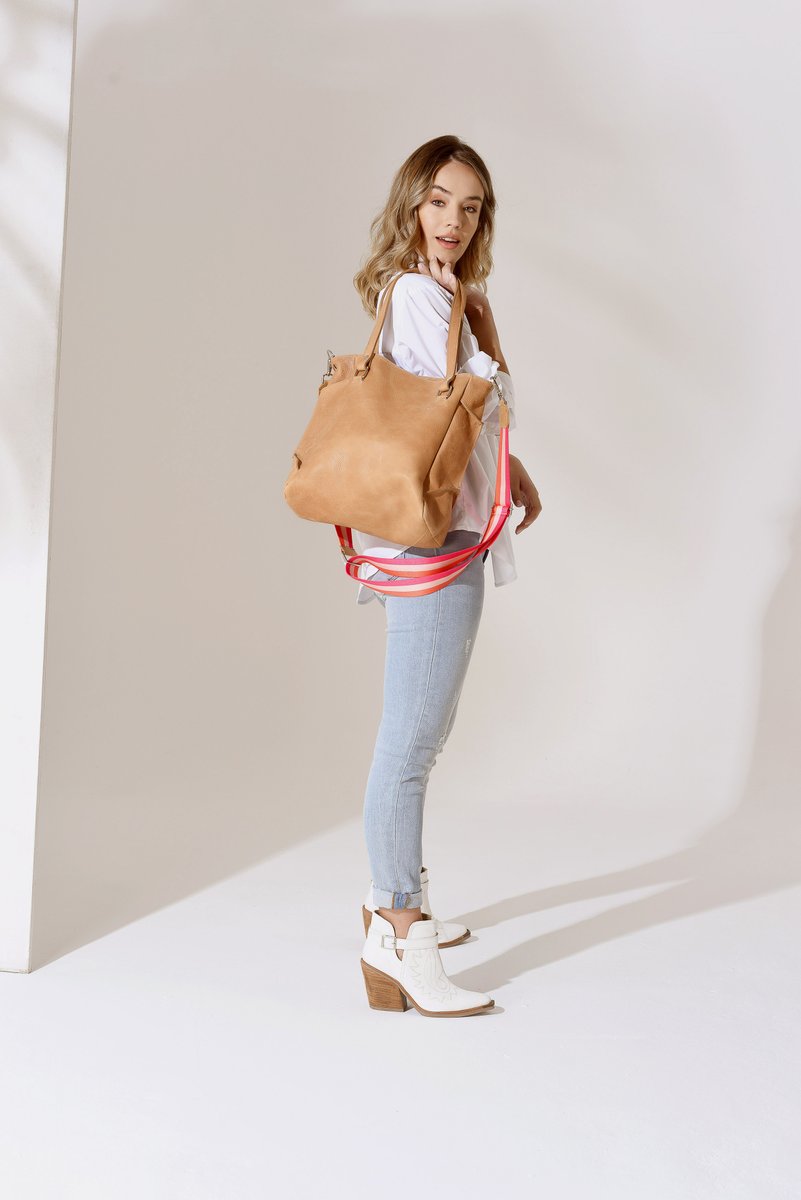 plumshopok's tweet photo. ¿Por qué nuestros bolsos tienen tecnología #lightweight?❓
¡Porque permite que sean super livianos y muy resistentes! 💯 #details #plumbags https://t.co/ZgnWUk49k8