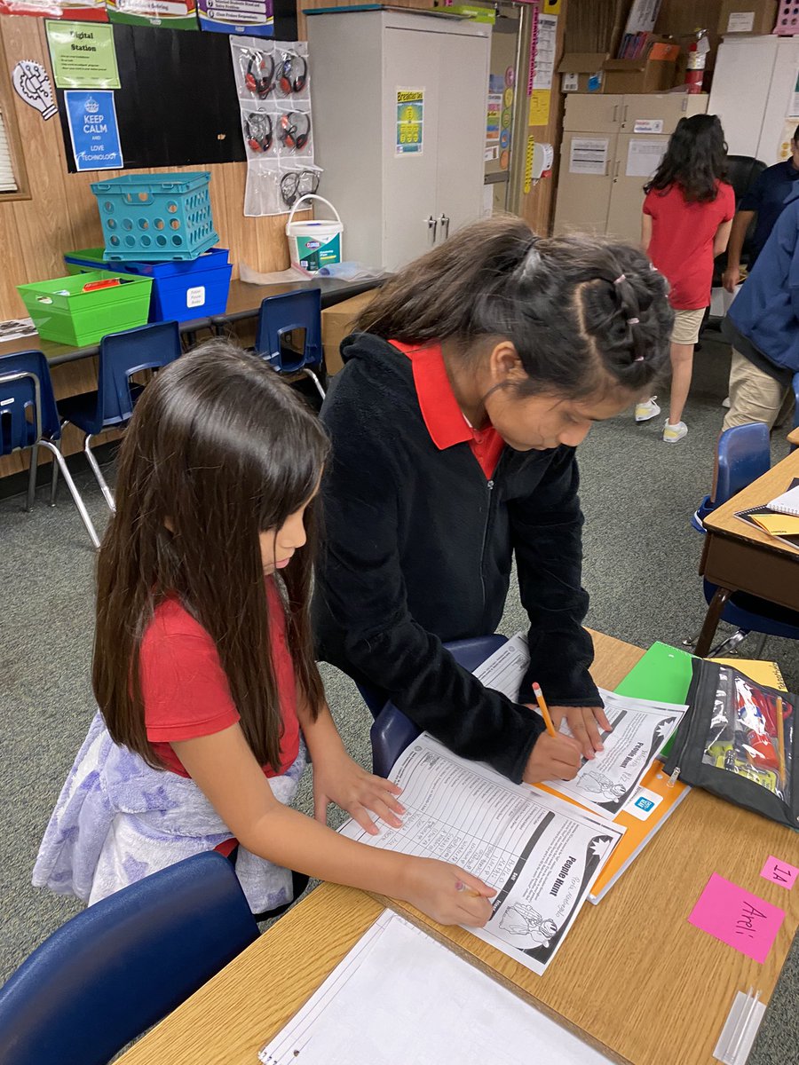 getsmartwithMrG's tweet photo. Our 5th grade Bobcats participate in a team building activity to promote SEL during our first week back for school. Way to go 5th grade! @Ethridge_Bobcat @gisdnews #BeTheLight https://t.co/uVh2VOcAtH