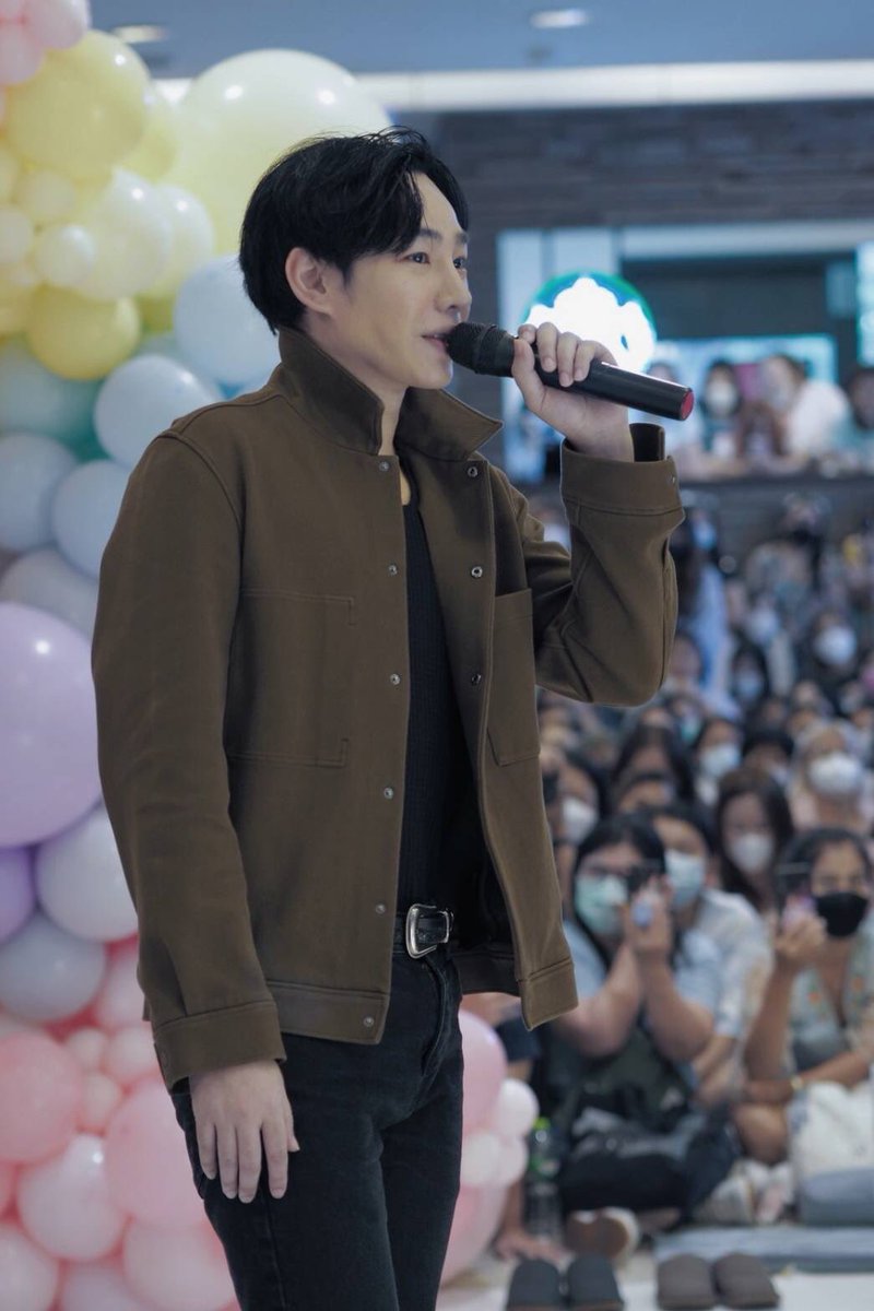 jiggaban_news's tweet photo. #เป๊กผลิตโชค ร่วมฉล��งวันเกิดพร้อมแฟน
“วันนี้ต้องขอบคุณมากนะครับที่มาเติมพลังใจ และร่วมแฮปปี้เบิร์ดเดย์ให้กับผลิตนะครับ ดีใจมากๆ เลยครับ ตอนนี้ใจฟูมากเลยครับ ขอให้พรที่ทุกคนให้มาส่งต่อกลับคืนให้ทุกคนนะครับ ขอให้ทุกคนมีสุขภาพร่างกายที่แข็งแรง  ถ้ามีโอกาสคงจะได้เจอกันเร็วๆ นี้นะครับ https://t.co/XXOgE08AAT