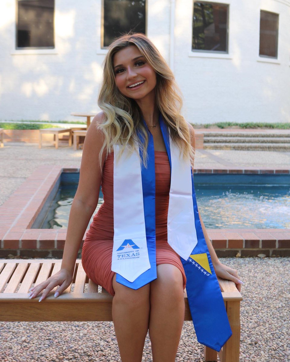 lellilellz's tweet photo. just a minor setback for a major comeback 👩🏼‍🎓 https://t.co/IBv59RiGKL