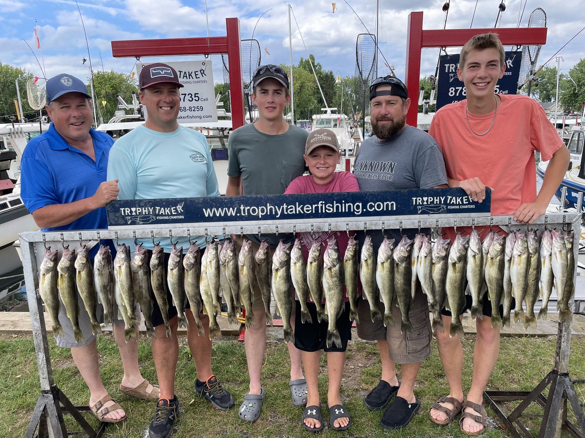 AHILLLLLY's tweet photo. Fantastic day today doing some Walleye Fishing with @MikeConlin4 and family. No messing around with @trophytakerfc ! #erieau https://t.co/GZNdwAtIFw