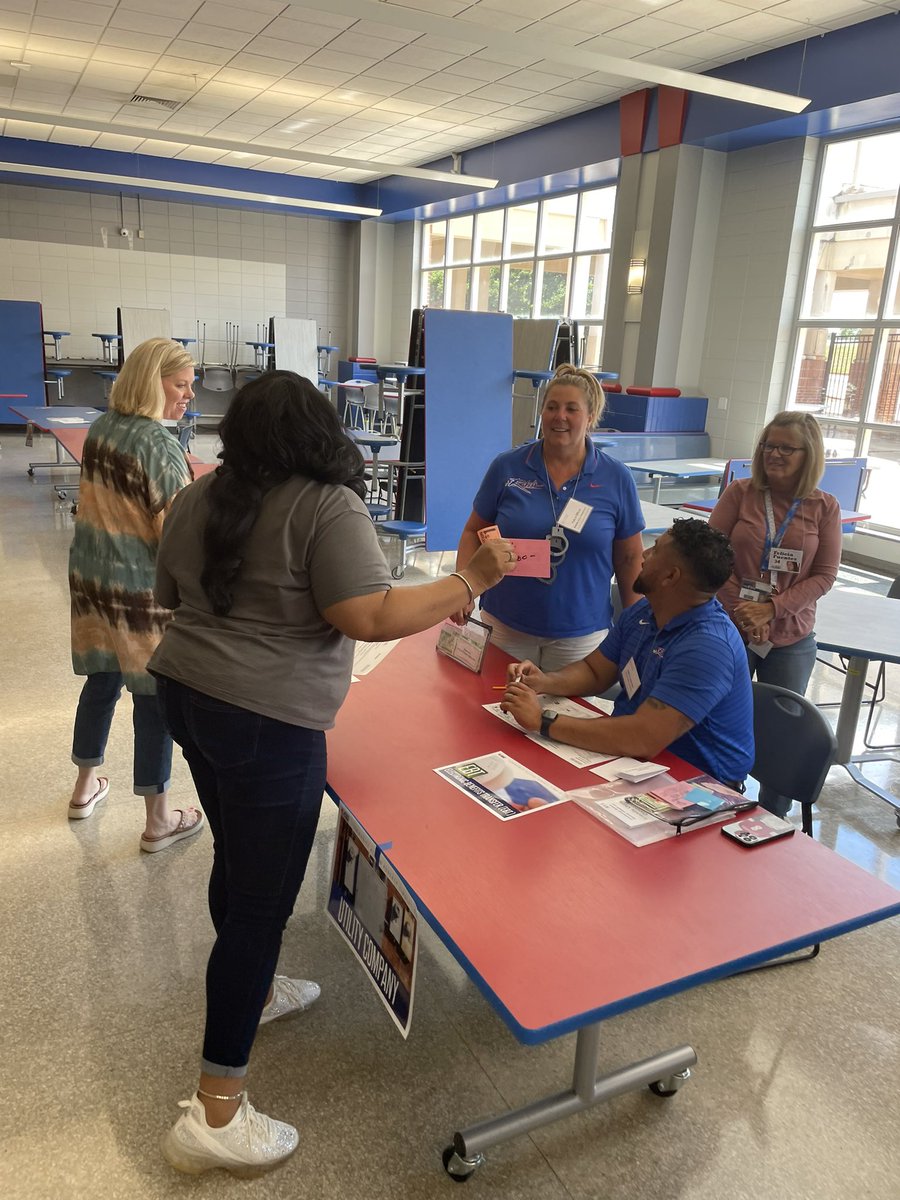missgkelli's tweet photo. I learned so much today during the @UnitedWay Poverty Simulation with my fellow @JFBHSRebels teachers and staff.
I am thankful to work for a school that allows us to enhance our awareness of the needs our student population may face. #povertysimulation https://t.co/Hty5sUuLHm