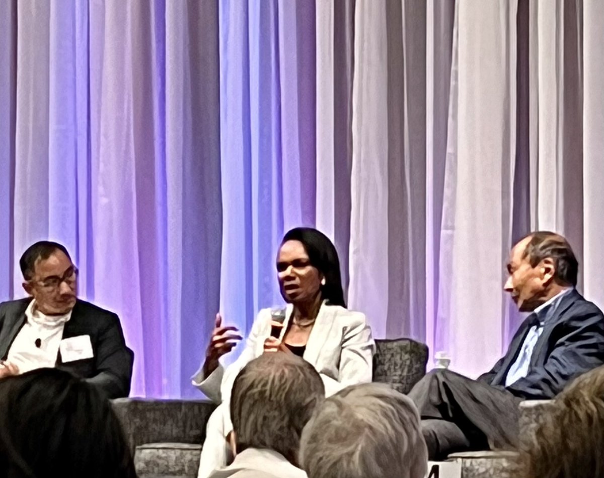 Terrific talk tonight <a href="/Stanford/">Stanford University</a> featuring ⁦⁦<a href="/CondoleezzaRice/">Condoleezza Rice</a>⁩ speaking about #artificialintelligence, #nationalsecurity &amp; #democracy.⁦⁩ ⁦<a href="/StanfordHAI/">Stanford HAI</a> does this work better than anyone. 🙏 for allowing ⁦<a href="/flyingfishvc/">Flying Fish Partners</a>⁩ to be here