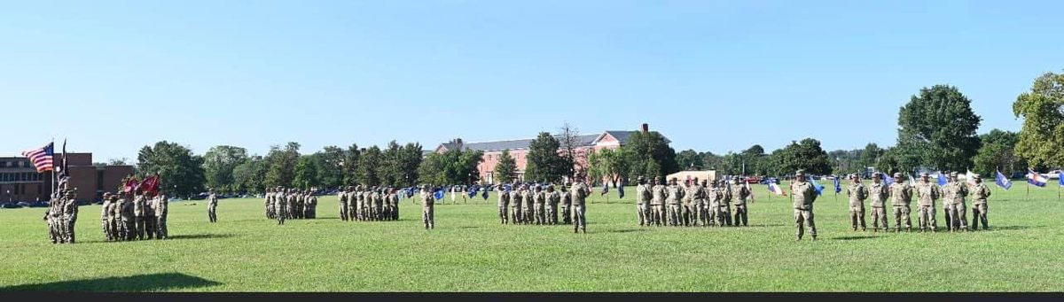CSMMEDCOM's tweet image. Awesome @ArmyMedicine morning on the parade field with Fort Meade MEDDAC’s Soldiers standing tall and looking good- upholding our @USArmy customs and traditions. No surprise that @CSM_MeadeMEDDAC took a final chance to #buildthem on his way out. #armymedicineisarmystrong