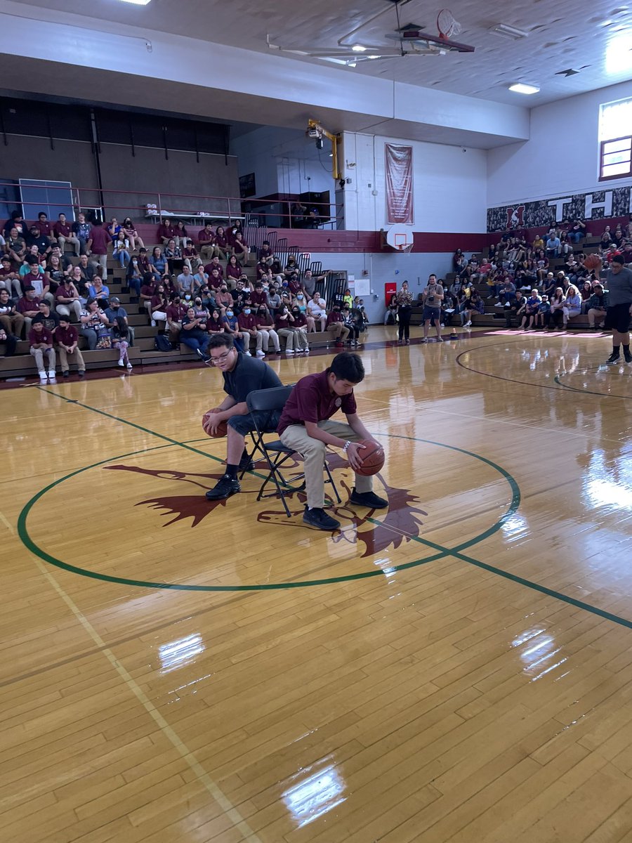 The Morton East Sophomore Experience was a blast. Thank you all who helped out tonight! #mortonpride #orgullomorton #BacktoSchool2022 #BackToSchool