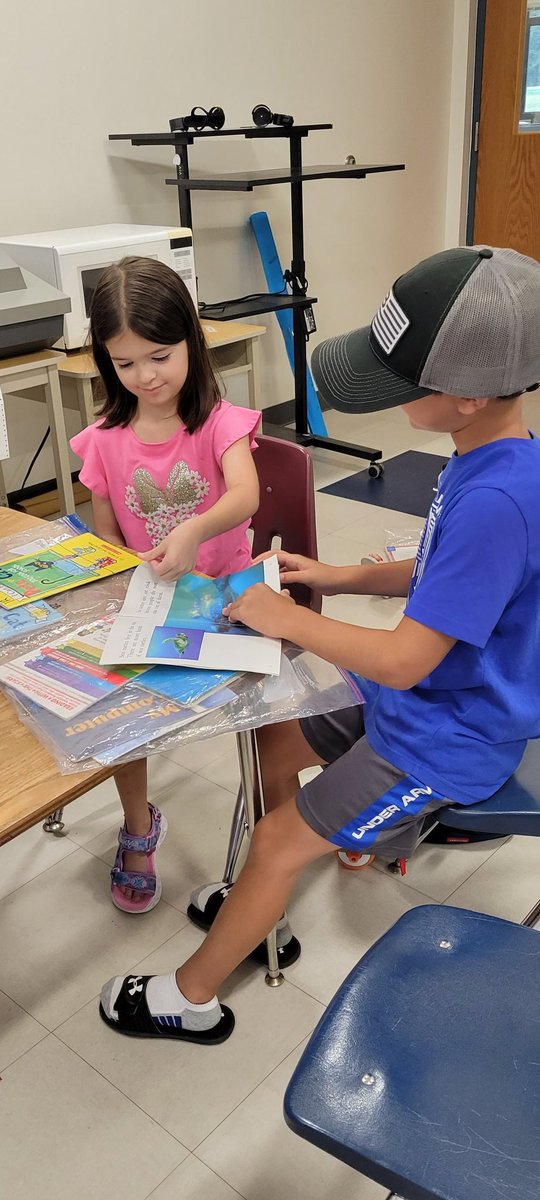 libattsmith's tweet image. Pine Brook students enjoying games and reading at Books and Breakfast. @Pinebrookgcsd @GreeceCentral @PettiferSuz