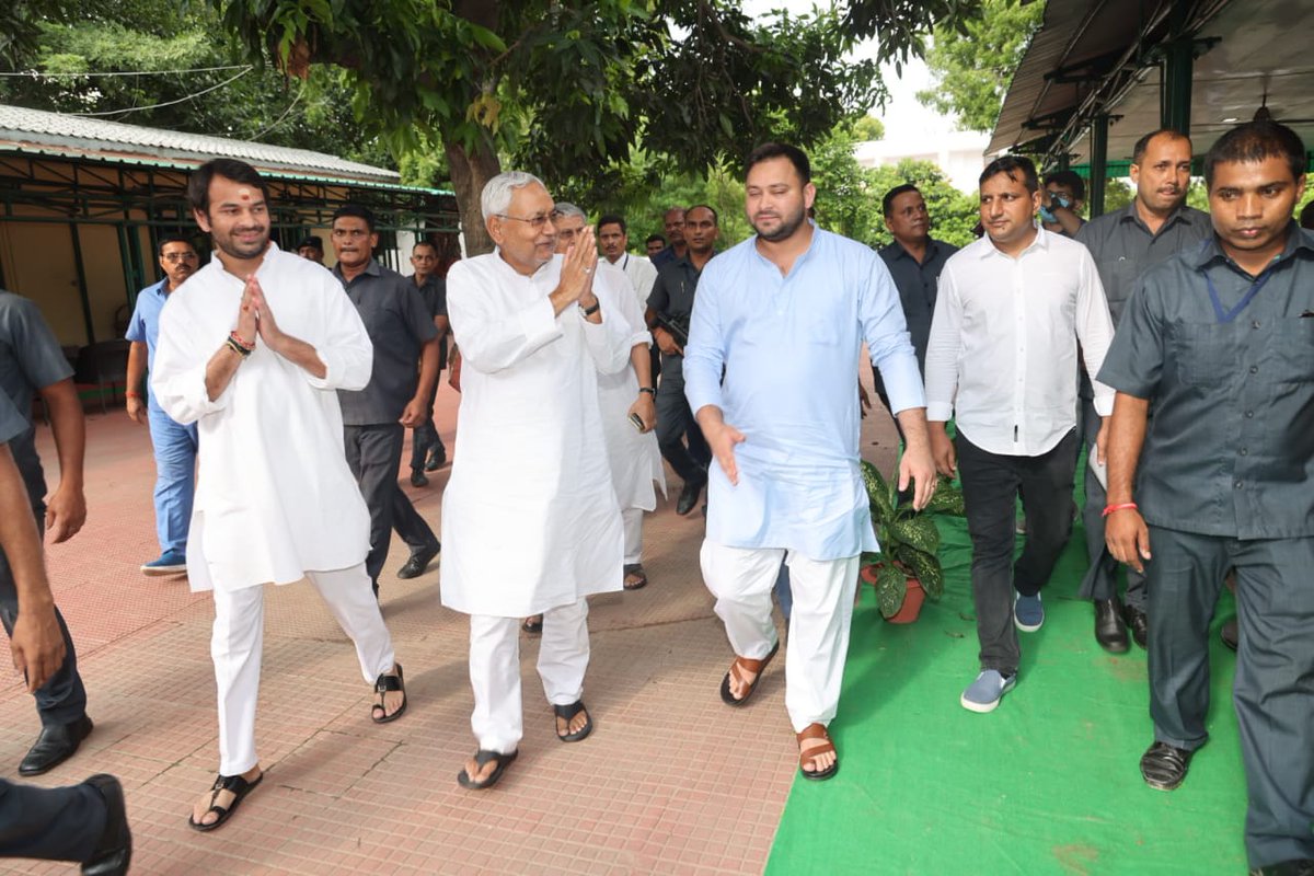 tejaswi588360's tweet photo. बिहार की जनता को उनकी जीत के लिए बधाई..आखिरकार बुराई पर अच्छाई की विजय हुई...चलो अब सच की ताकत से विकास की नई गाथा लिखी जाये...जय बिहार,जय राजद https://t.co/Ngc0Uy7sjQ #jayrjd https://t.co/d8ijDqo2aL