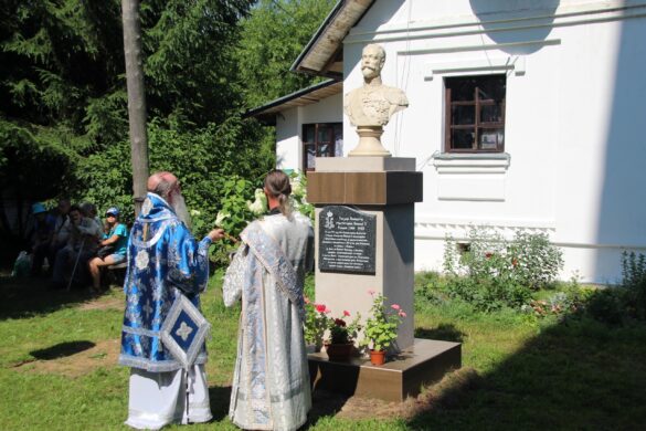 В селе Георгиевском Кинешемского района установили бюст императору Николаю II 
vlast.io/v-sele-georgie…
vlast.io/wp-content/upl…