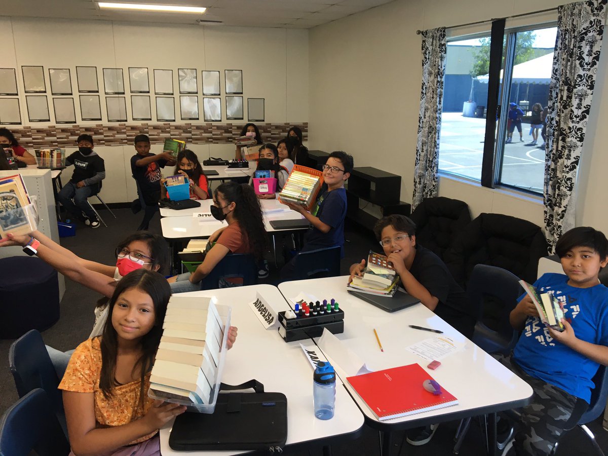 JellickBuck's tweet photo. Day#2:
What better way to have #JellickJaguar students dive into reading than to ask their help with organizing all of the books into a system that works best for them!?!? ๐๐๐
So much excitement as students did some โBook Shoppingโtoday! ๐
#ReaderlyLife https://t.co/lLBmLDgZhQ