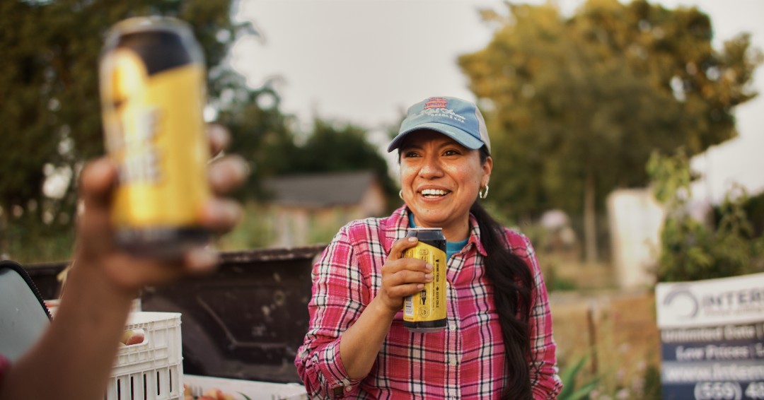TiogaSequoia's tweet photo. 🍑Packed with local peaches grown in the heart of the Central Valley. We thank our local farmers for helping make Half Dome as juicy &amp; refreshing as it is for enjoying on a hot summer day like today! #ValleyProud #LocalPeaches #CraftedInCalifornia

🌱Ft. Farmers: @SweetGirlFarms https://t.co/1hCcgDVTIJ