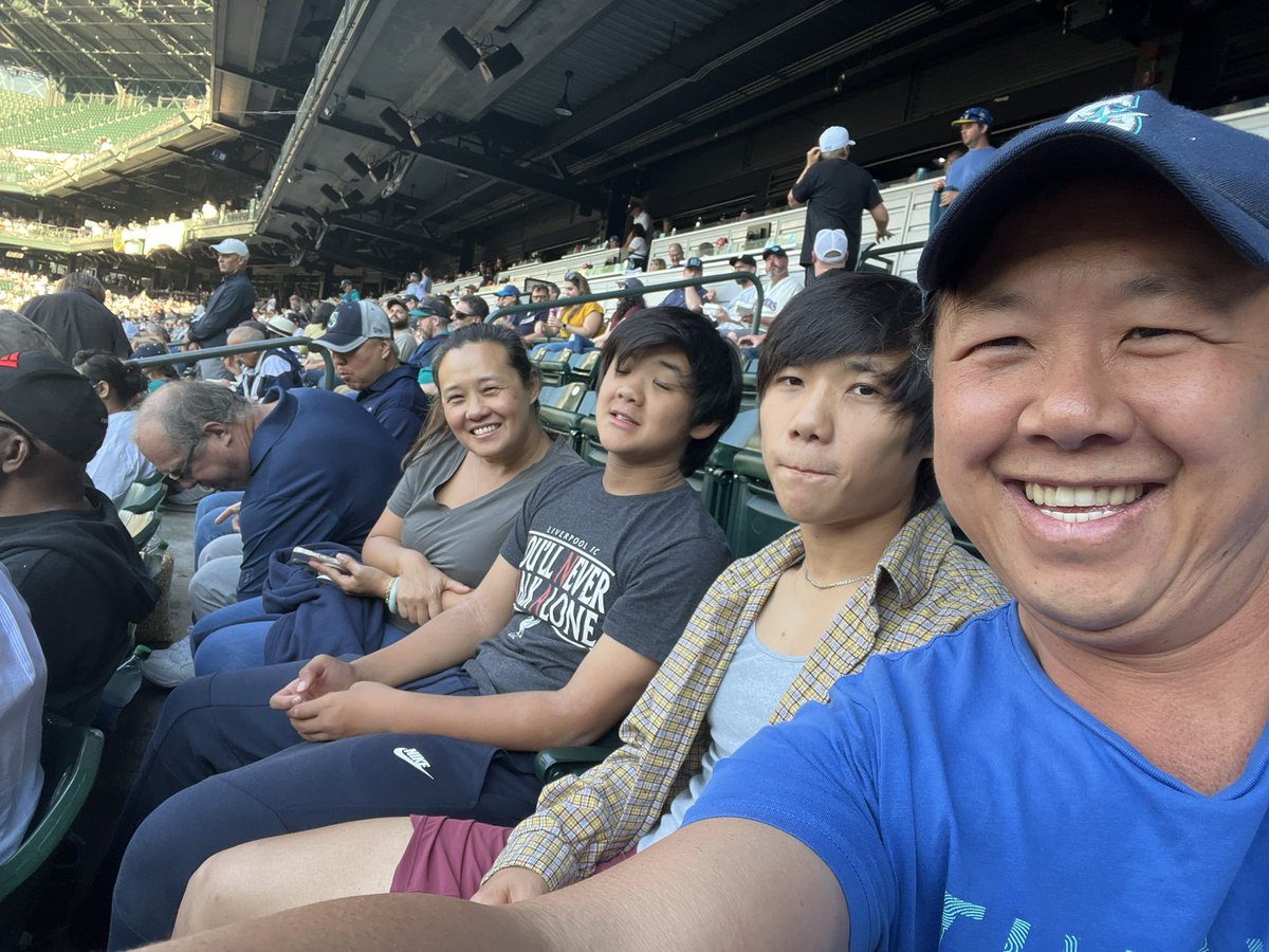 hchou's tweet photo. #SeaUsRise Let’s go Mariner’s. Beat the Yanks https://t.co/ciJKSZhHDq