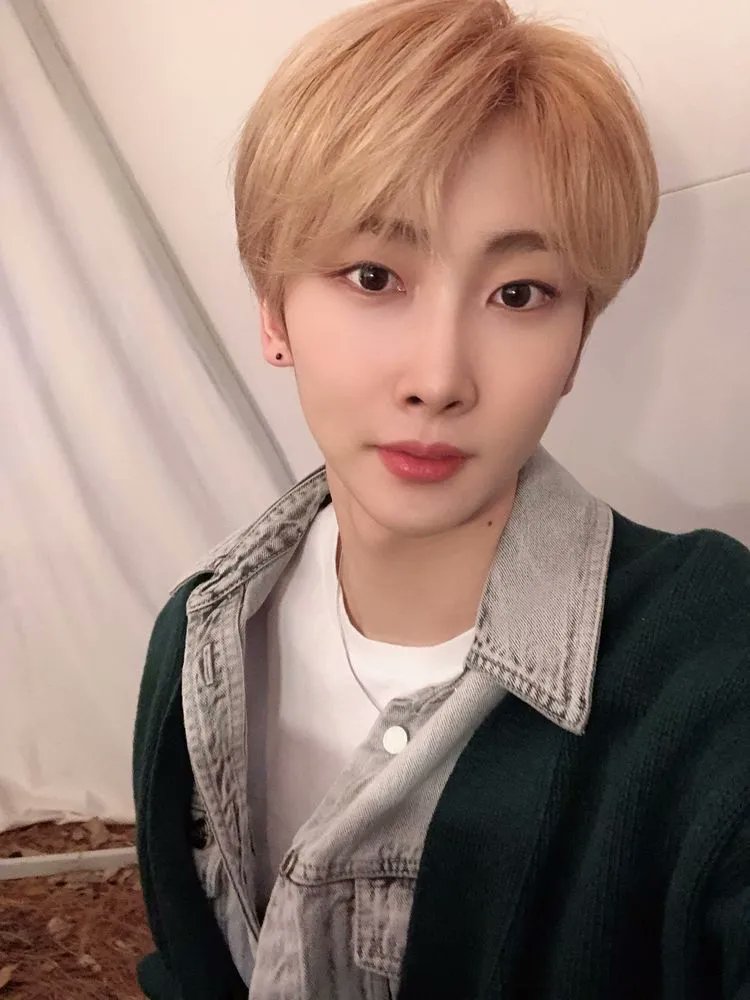 hourlybhy's tweet photo. #BaeMyLoveDay
#HappyHoyoungDay
#햇살처럼_빛나는_호영데이
#베리베리 #VERIVERY #호영 #HOYOUNG https://t.co/ymejAq9aBr