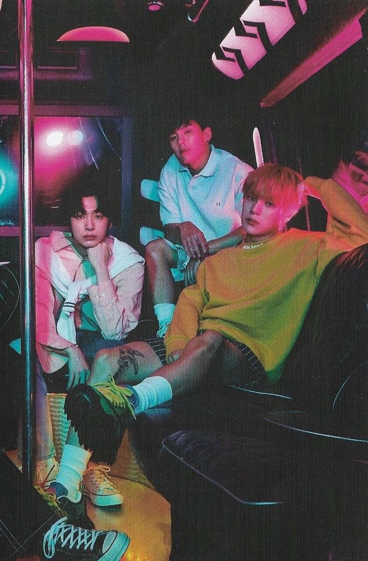 HourlyMinhyukie's tweet photo. <๐บ>
Models ๐
Ft. @hyungwonhour @nunuhourly
No theme these hours!
#๋ฏผํ #MINHYUK #MONSTAX #LateNightFeels #IfwithU @OfficialMonstaX #MONSTAXSHINESFOREVER https://t.co/fYyObXHwek