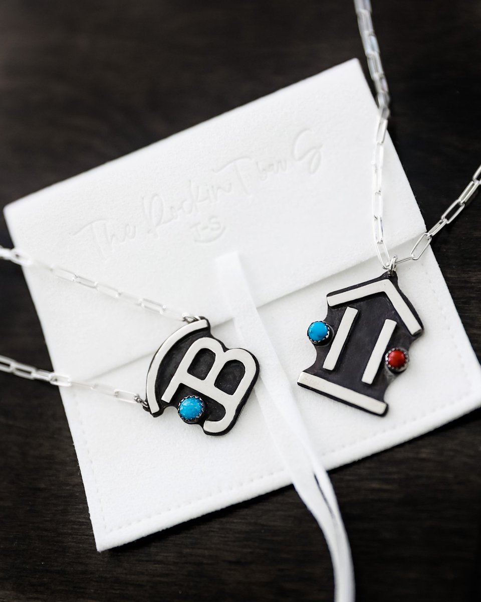 Some large outline style necklaces headed out🤩