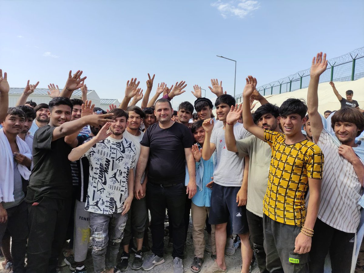 RamazanSecilmis's tweet photo. Geri Gönderme Merkezleri düzensiz göçmenlerin ülkelerine gönderilinceye kadar tutuldukları yerlerdir.
Temel ilkelerimiz;
- barınanların tüm temel ihtiyaçlarını karşılamak
- insan haklarına saygı ve kötü muamaleye izin vermemek
- kısa kalış süresi içinde onurlu, güvenli geri dönüş https://t.co/9TIfyEtjC0