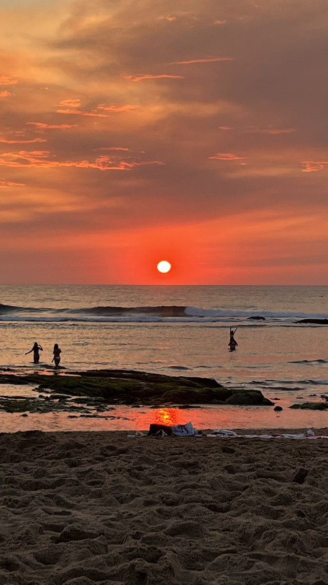 _lariisss_'s tweet photo. atardeceres de verano✨🍉🌺🐚 https://t.co/nGFnQ8utc2
