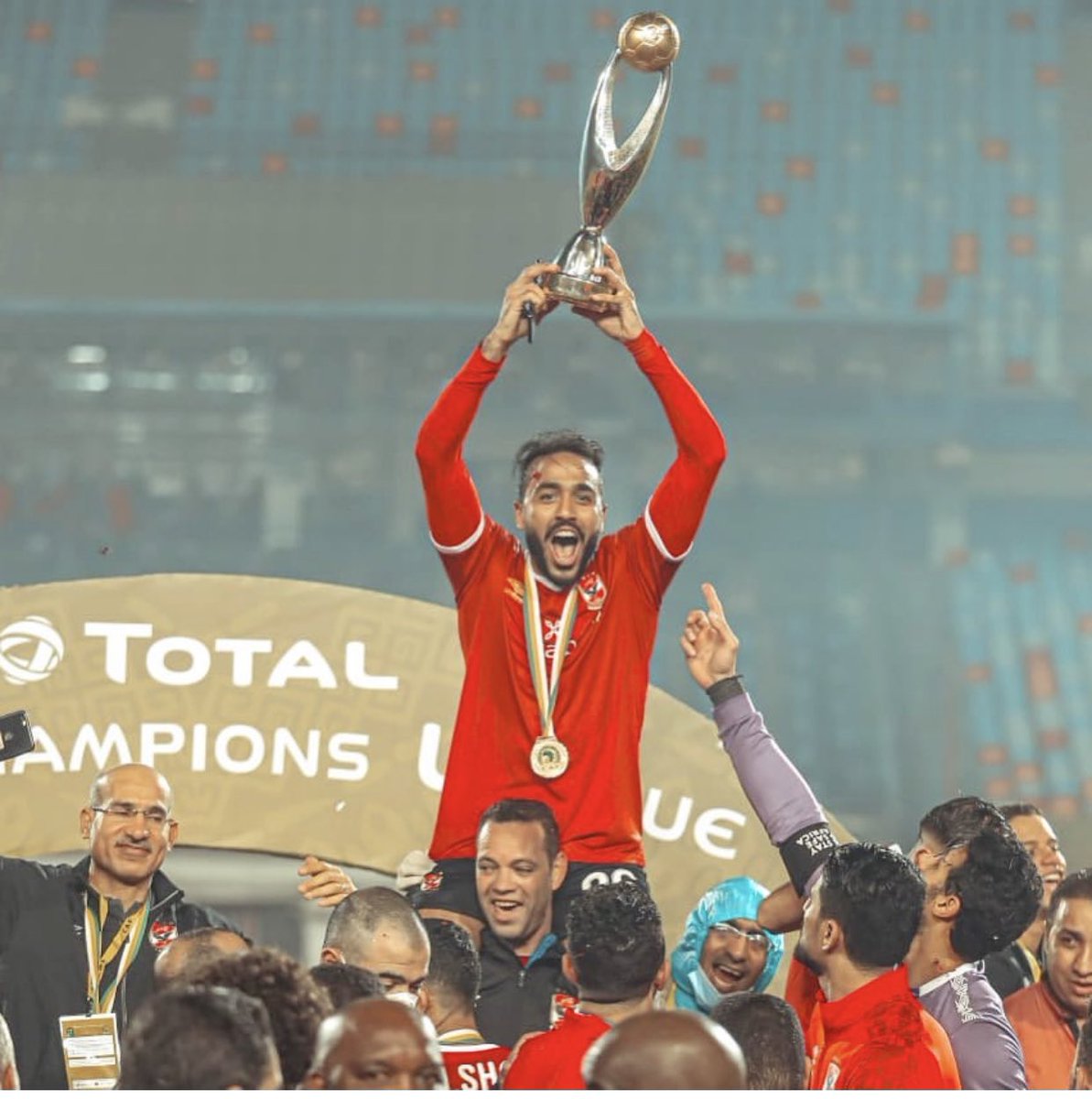 IbrahimsaidAdam's tweet photo. مبسوط جدا بعوده كهرباء للنادي الاهلي من جديد وهيكون اضافه كبيره 
ومنتظرك افضل لاعب في مصر ❤️🦅الموسم الجديد باذن الله 
جماهير الاهلي بتحبك وبتدعمك 
ووقفه النادي الاهلي معاك 
كل الدعم ليك يا ابن الاهلي 
❤️🦅 https://t.co/qMraRk4oei