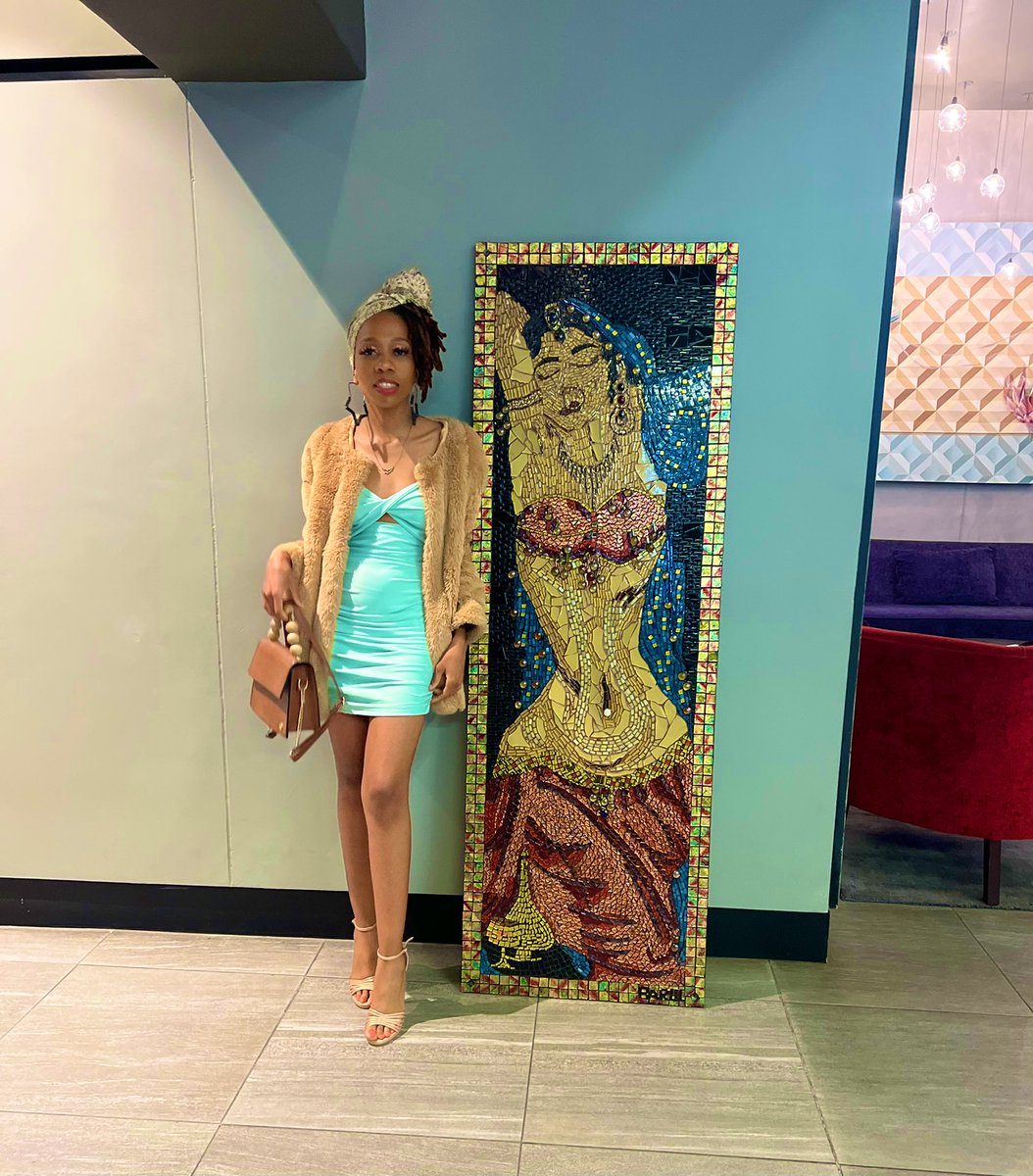 MantateQueeneth's tweet image. Rooftop dinner🍹🌹

#Table50two #Botswana #ArtAndFood