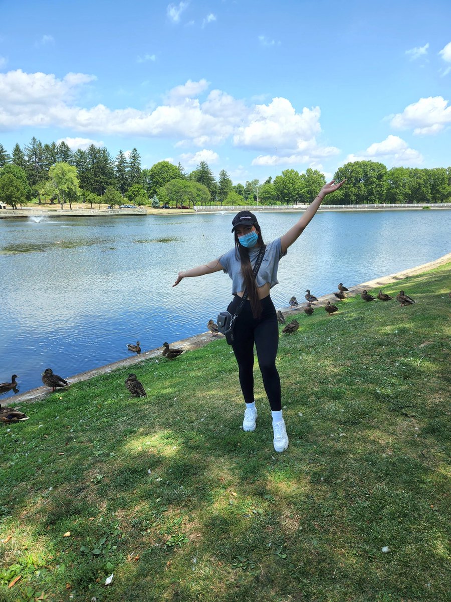 nellaglez's tweet photo. 🦆🖤 https://t.co/IOK6RkOIki