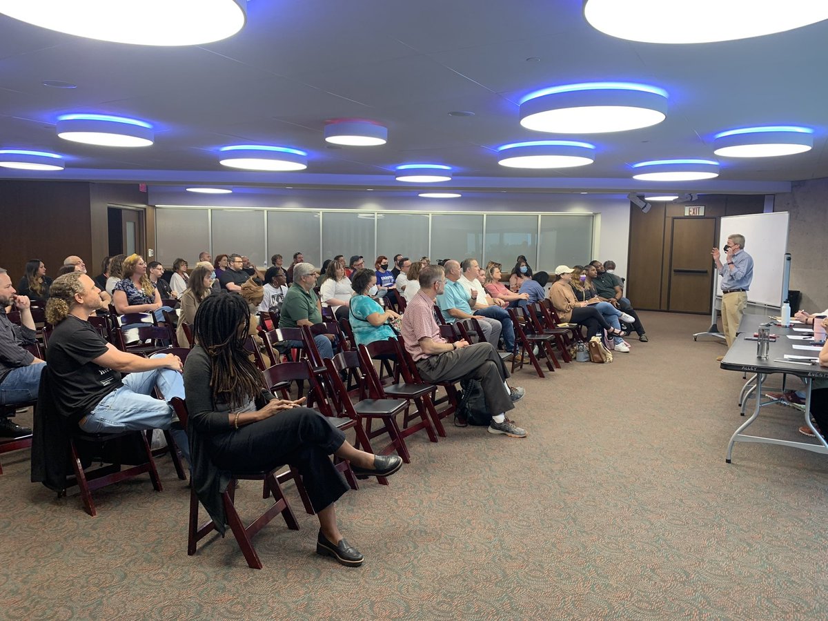 I got to meet so many amazing theatre teachers across HISD today! Thank you to <a href="/AlleyECE/">Alley Theatre ECE</a> @HISDFineArt @JB_HISD_Theatre and all who presented (photo cred. unknown)