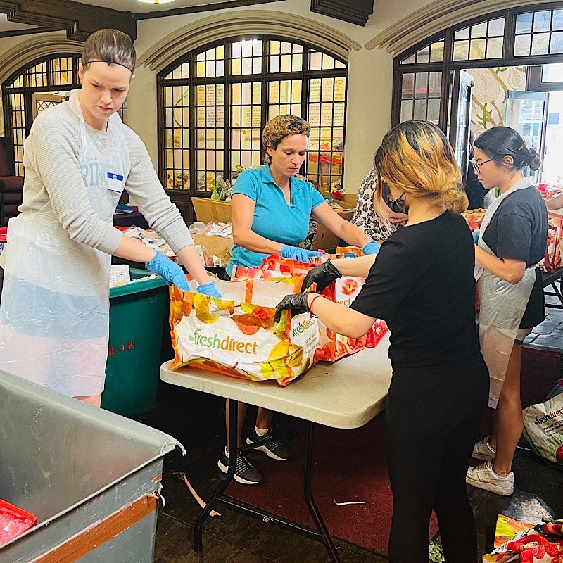 thereddoorplace's tweet photo. Great job today crew! https://t.co/SUzm3n6VWg
#nonprofits #charity #donate #FoodInsecurity #community https://t.co/iNUFRBruYC