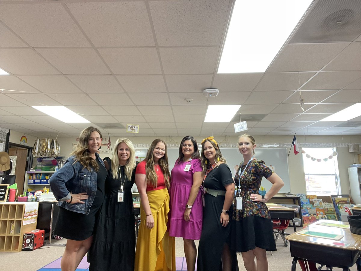 Teacher_smith1's tweet photo. Let’s get this year started!!!! First grade is on point!!! @SippelStallions #firstgraderocks https://t.co/5WcWB5sTAL