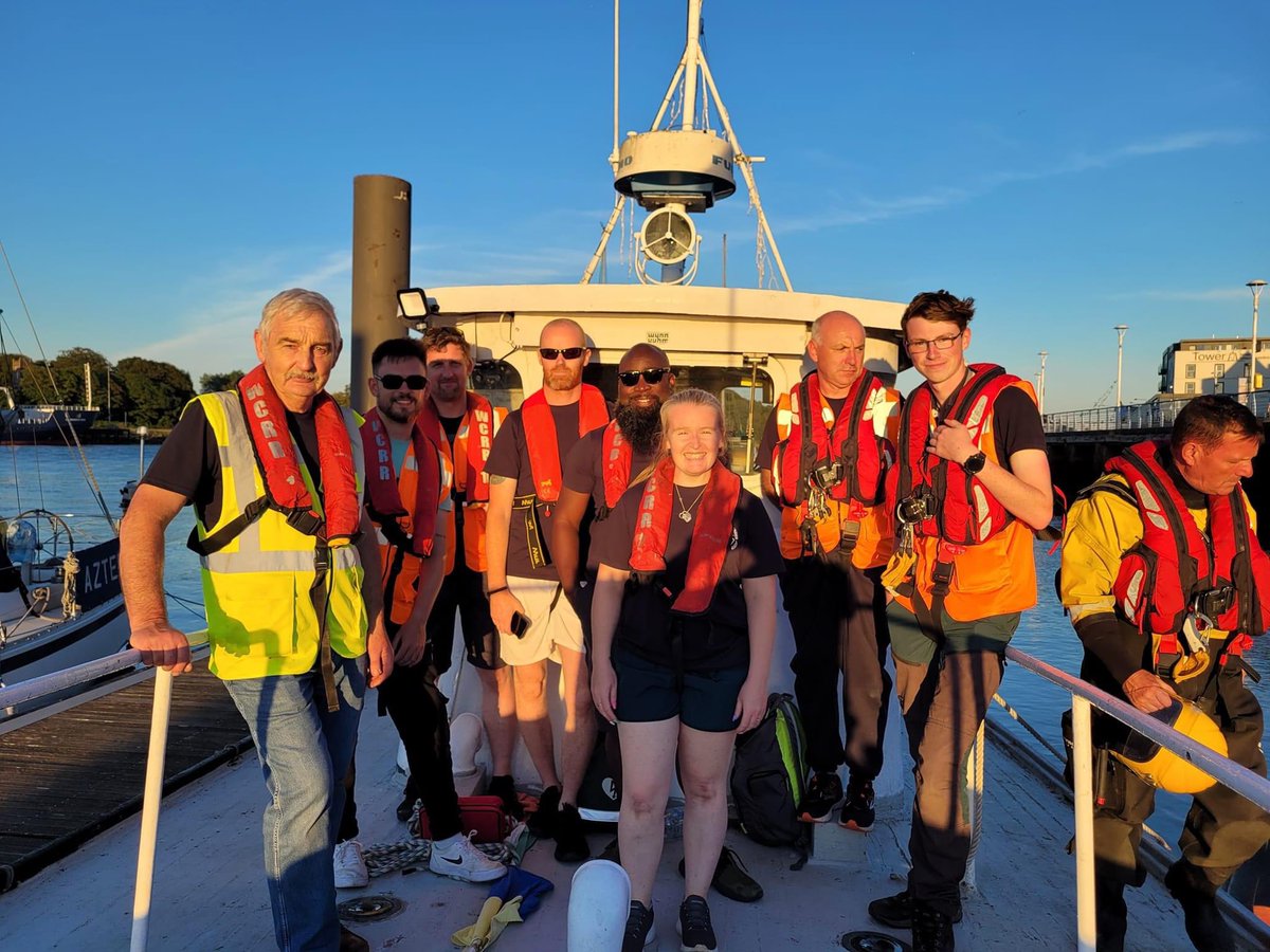 FirstWaterford's tweet photo. Fantastic training session tonight with the Waterford City river rescue. Always great to do a bit of inter-agency training. https://t.co/ShfRgKmzPz
