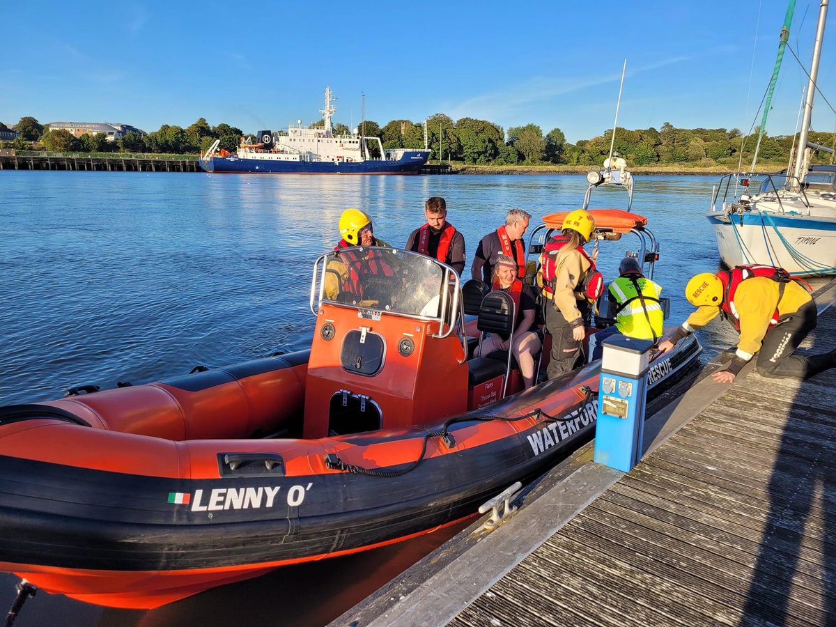 FirstWaterford's tweet photo. Fantastic training session tonight with the Waterford City river rescue. Always great to do a bit of inter-agency training. https://t.co/ShfRgKmzPz