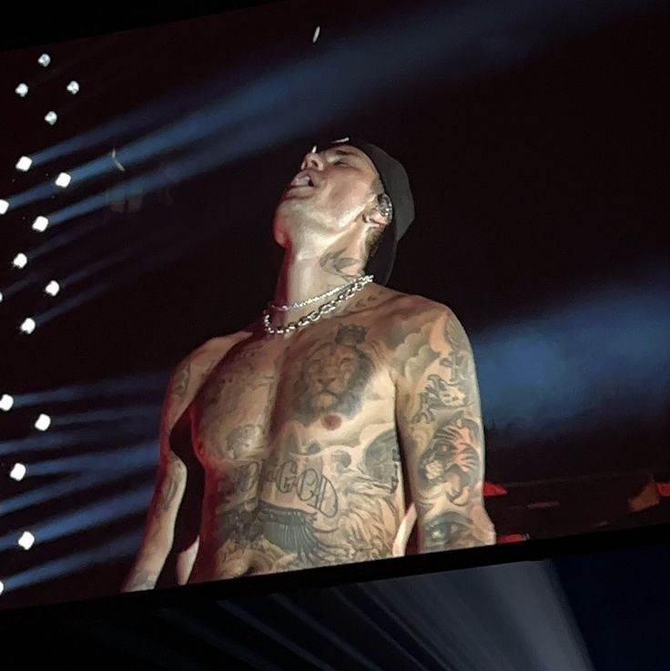 bizzleargy's tweet photo. JUSTIN BIEBER. https://t.co/WWXdV1rk9F