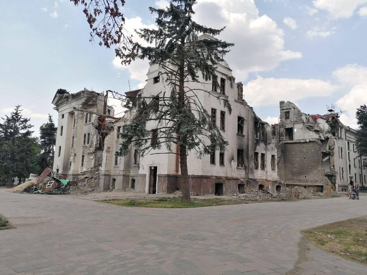 FactsUkraine's tweet photo. #Mariupol, #Ukraine
(1) Streets of Mariupol these days.

#Russia is a terrorist state. 
#Putin is a terrorist lead.
#Terrorism must be stopped.

#StopRussia #StopPutin #RussiaTerroristState https://t.co/NZp0VhAn23
