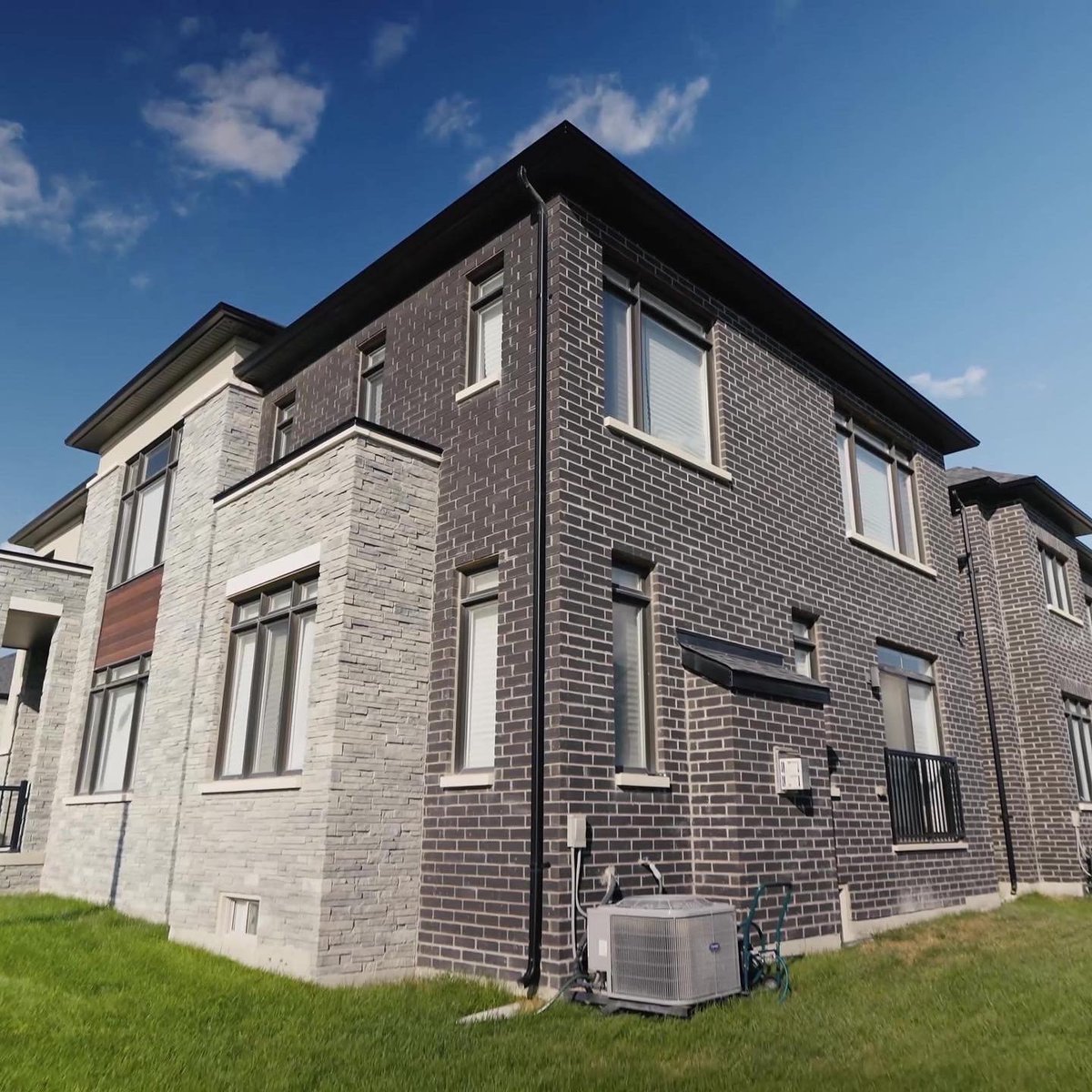DECOHomesca's tweet photo. #DecoWell-Your comfort is our top priority. That’s why you’ll find an Air Conditioner, HRV &amp; Humidifier in every DECO home. We ensure each home is properly ventilated with humidity and temperature control to provide a healthy environment for your family. #DesignForward #DecoHomes https://t.co/vSYmmHGbO7