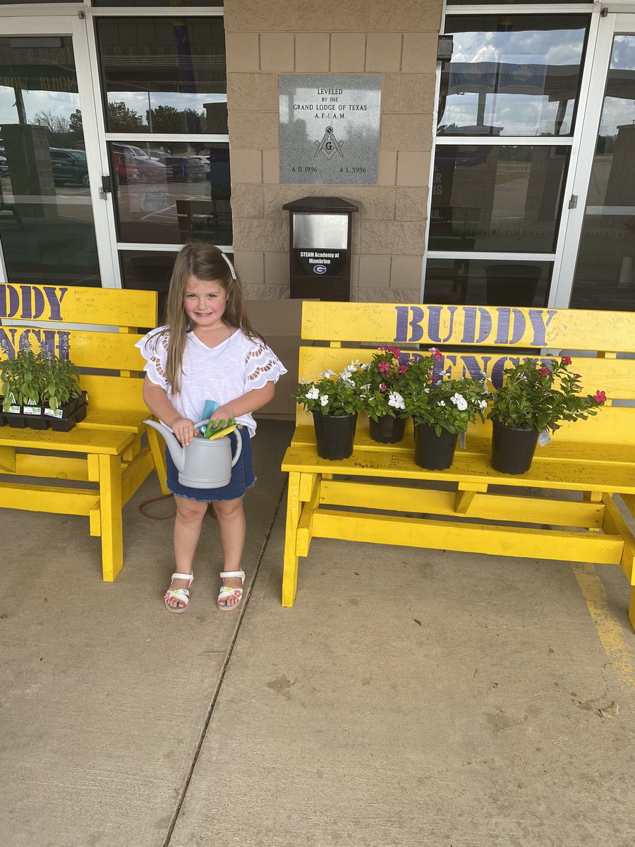 Campus Family Garden Party 🎉🌼🌳☀️🌧
Thank you to all who helped beautify Mambrino!
💜Plant. Grow. Bloom. <a href="/granburyisd/">Granbury ISD</a> @HeatherBoisjol1